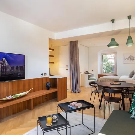 Appartement Deluxe Socialist Chic Flavor *
